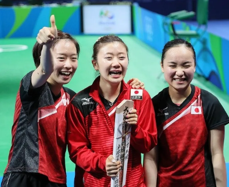 Mima Ito with Kasumi Ishikawa and Ai Fukuhara.