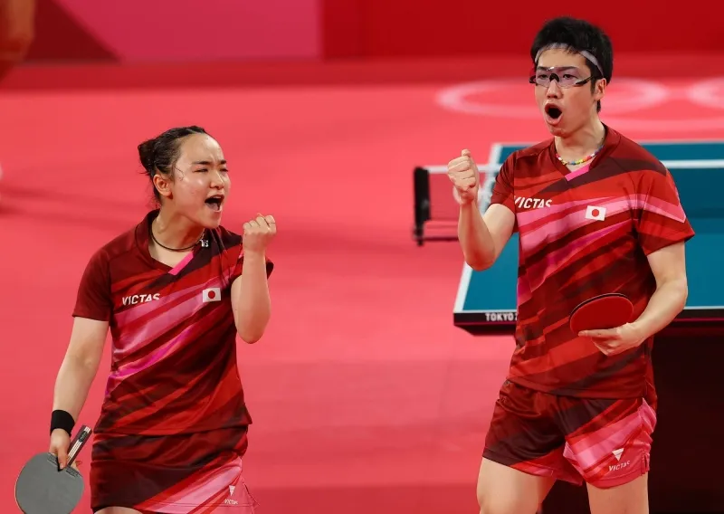 A picture of the Japanese dynamic duo Mima Ito and Jun Mizutani.